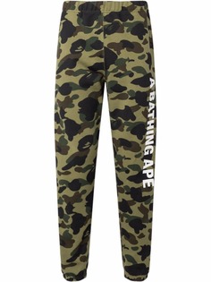 A BATHING APE® спортивные брюки 1ST Camo кроя слим