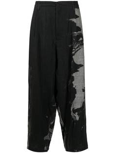 Yohji Yamamoto брюки с абстрактным принтом