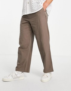 Коричневые брюки из легкого жатого материала с широкими штанинами и складками ASOS DESIGN-Коричневый цвет