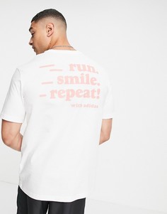 Белая футболка с принтом "Run Smile Repeat" на спине adidas Running-Белый