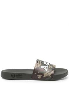AAPE BY *A BATHING APE® камуфляжные шлепанцы с логотипом