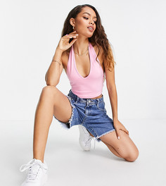 Розовый кроп-топ с бретелькой через шею ASOS DESIGN Petite-Розовый цвет