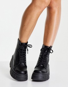 Черные массивные ботинки из искусственной кожи Miss Selfridge Adele-Черный цвет