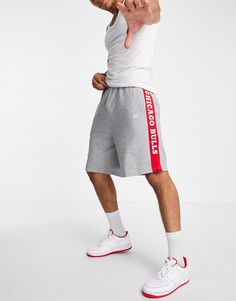 Серые трикотажные шорты с логотипом и полосками по бокам New Era NBA Chicago Bulls-Серый