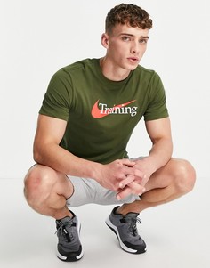 Футболка цвета хаки с графическим логотипом Nike Training-Зеленый цвет