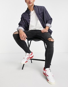 Эластичные джинсы с напылением и рваными коленями выбеленного черного цвета ASOS DESIGN-Черный цвет