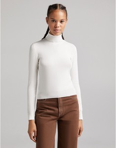 Белый джемпер-водолазка в рубчик Bershka