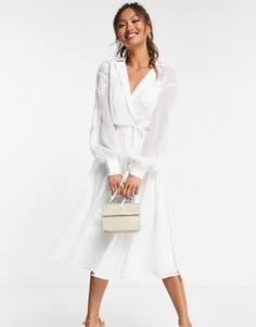 Атласное платье миди с вышивкой, запахом и кружевом ASOS DESIGN-Белый