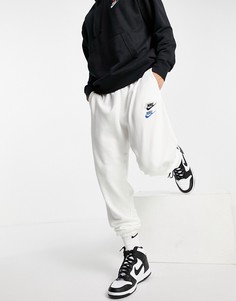 Белые джоггеры в стиле casual с манжетами и логотипами разных цветов Nike Essential fleece+-Белый
