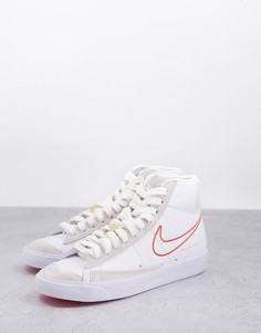 Кроссовки белого и оранжевого цветов Nike Blazer Mid 77 SE S50-Белый