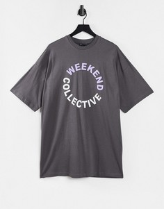 Платье-футболка выбеленного угольного цвета в стиле oversized с контрастным логотипом ASOS Weekend Collective-Серый