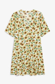 Приталенное платье с широкой юбкой в стиле ретро Monki