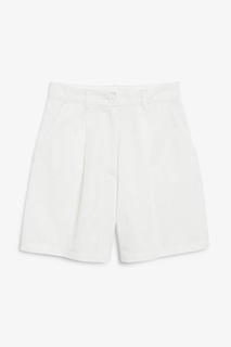 Костюмные шорты с высокой посадкой Monki