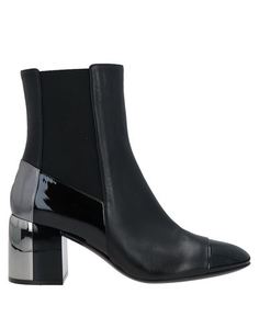 Полусапоги и высокие ботинки Casadei