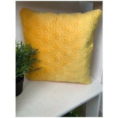 Подушка декоративная 40/40 из бархата,желтая. Farfalina