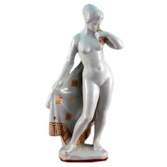 Скульптура. Дулёвский фарфоровый завод. Обнаженная женщина.