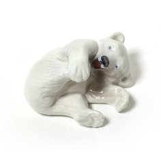 Фарфоровая фигура "Медвежонок лежащий на спине". Royal Copenhagen