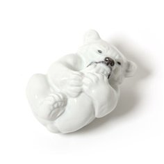 Фарфоровая фигура "Медвежонок, играющий с задней лапой". Royal Copenhagen