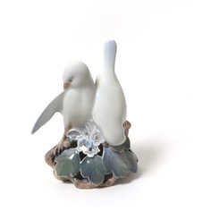 Фарфоровая фигура "Пара воркующих белых голубей". Royal Copenhagen
