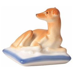 Скульптура. Императорский фарфоровый завод. Левретка на подушке Лилли. Высота 6 см.