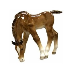 Скульптура. Императорский фарфоровый завод. Жеребенок пасущийся Гнедой. 19 см.