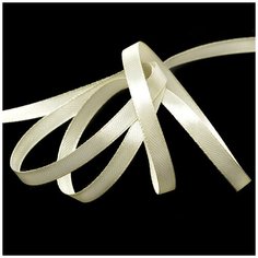 Лента атласная 1/4 (6мм) цв.3004 св.кремовый IDEAL уп.27,4 м