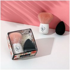 Кисть для макияжа со спонжем Love 8,9 х 4,9 х 8,9 см Арт Узор