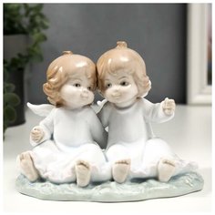 Сувенир керамика "Два ангелочка на полянке" цветной 12х11х16 см 4811140 Сима ленд