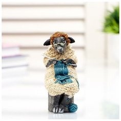 Сувенир полистоун миниатюра "Овечка вяжет шарфик" 9,5х5х4,5 см 4811176 Сима ленд