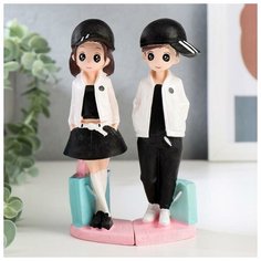 Сувенир полистоун "Подростки в белых курточках" набор 2 шт 16,5х5,3х7,4 см 5177667 Сима ленд