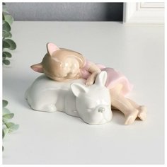 Сувенир керамика "Малышка в розовом платье спит на собаке" 8,5х11х11,5 см 5078034 Сима ленд