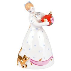 Скульптура. Дулевский фарфоровый завод. Девочка с чайником. 12,5 см.