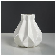 Ваза настольная "Оригами" №4, геометрия, глянец, белая, 15 см 4433769 Керамика ручной работы
