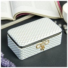 Шкатулка кожзам для украшений "Сеточка" белая с золотом 5,5х14,7х8,5 см 3908996 Сима ленд