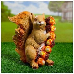 Садовая фигура "Белка с орехами" 25х25х11см 435633 Хорошие сувениры