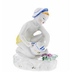 Статуэтка "Юный садовод" ("Мальчик с лейкой"), фарфор, роспись, Ленинградский фарфоровый завод ("ЛФЗ"), скульптор Г.С. Столбова, СССР, 1970-1990 гг.