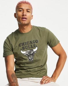 Футболка цвета хаки New Era Chicago Bulls-Зеленый цвет