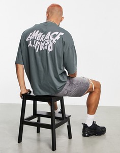 Oversized-футболка цвета хаки с текстовым принтом на спинке ASOS DESIGN-Зеленый цвет