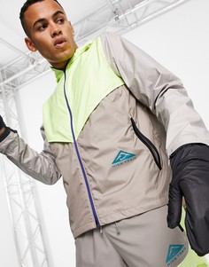 Ветровка лаймового цвета с логотипом Nike Running Trail-Зеленый цвет