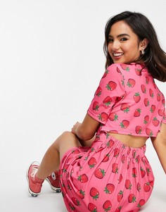 Платье-футболка с открытой спиной и розово-красным клубничным принтом ASOS DESIGN-Multi