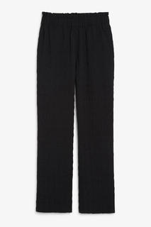 Брюки из жатой ткани Monki