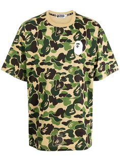 A BATHING APE® футболка с камуфляжным принтом и логотипом