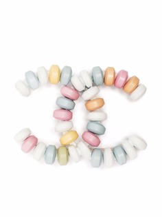 Chanel Pre-Owned брошь Candy 2014-го года с логотипом CC