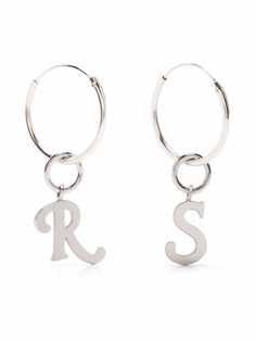 Raf Simons серьги-кольца с подвеской-логотипом