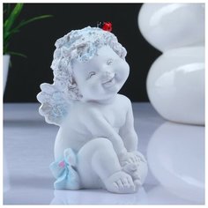 Фигура "Ангелочек с божьей коровкой" белый 8,5х10х14см 3928090 Хорошие сувениры