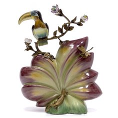 Ваза с туканом Tropico 28x14x39см под старину из фарфора с бронзой, Glasar ГЛАСАР