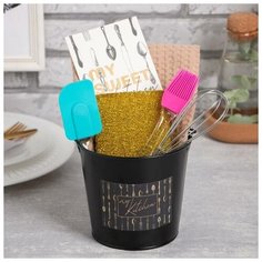 Набор подарочный "Kitchen" ведро, полотенце 35х60, лопатка, кисть, венчик,губка 7084242 Доляна