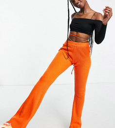 Оранжевые трикотажные расклешенные брюки с завязкой на талии COLLUSION-Белый