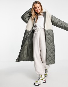 Стеганая куртка цвета хаки со вставками из искусственного меха ASOS DESIGN-Черный цвет