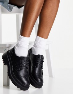 Черные броги на шнуровке и плоской подошве schuh Larson-Черный цвет
